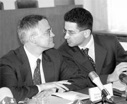 Томас Ричардсон (слева) и Эдгардо Руджиеро обозначили индикаторы для молдавских властей